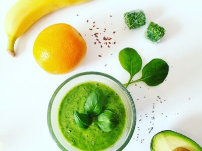 Groene power smoothie van boerenkool en spinazie
